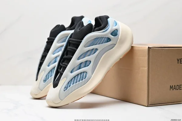 Adidas Yeezy 700